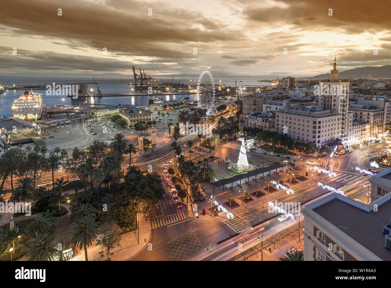 Vista panoramica vista da AC Hotel Malaga Palacio, Promenade, Paseo del Parque, FARO, PORTA, Malaga Andalusia, Spagna Foto Stock