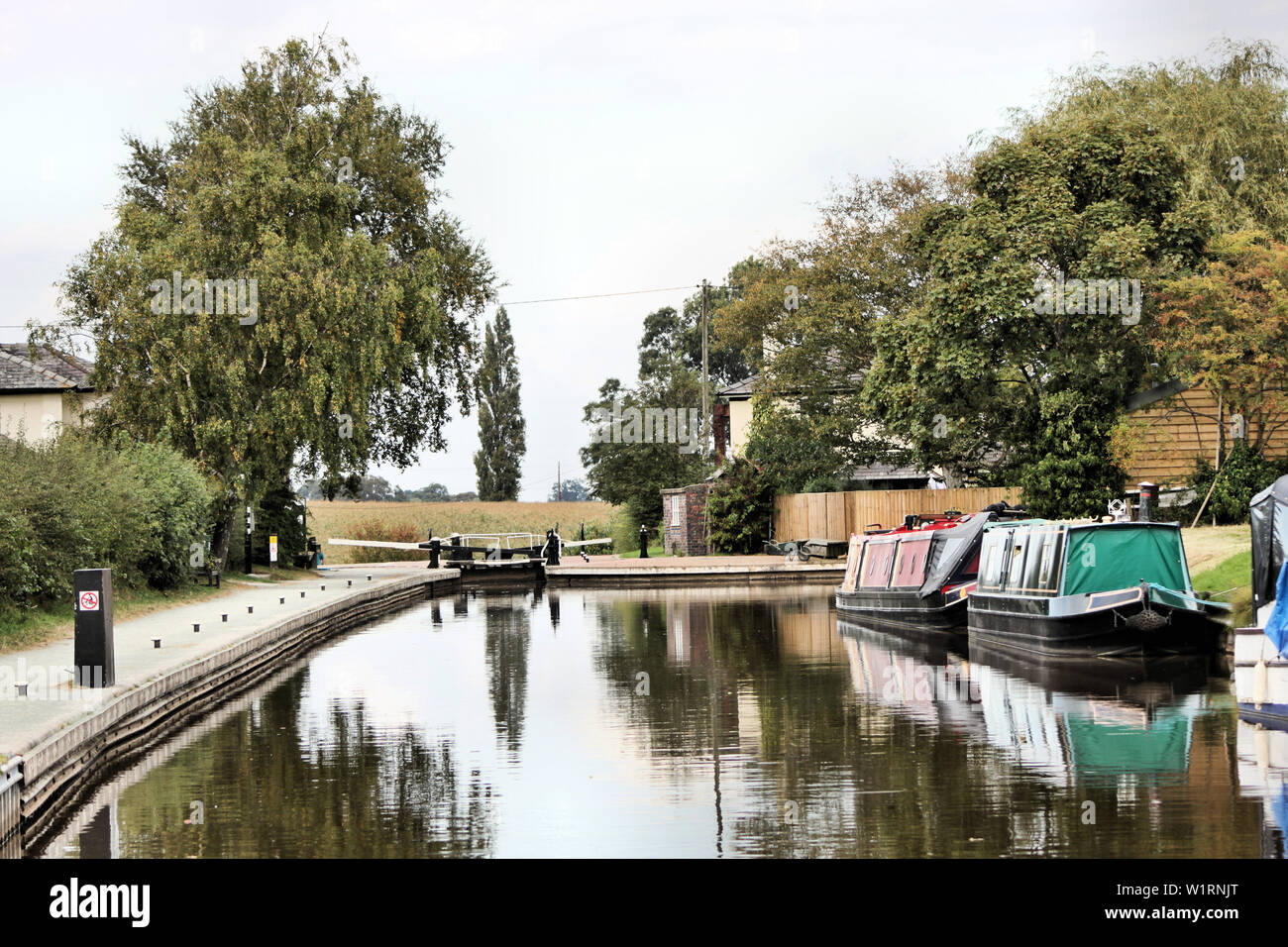 Una foto del canale vicino Whitchurch che mostra le barche Foto Stock