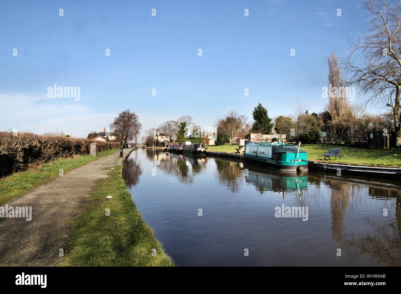 Una foto del canale vicino Whitchurch che mostra le barche Foto Stock