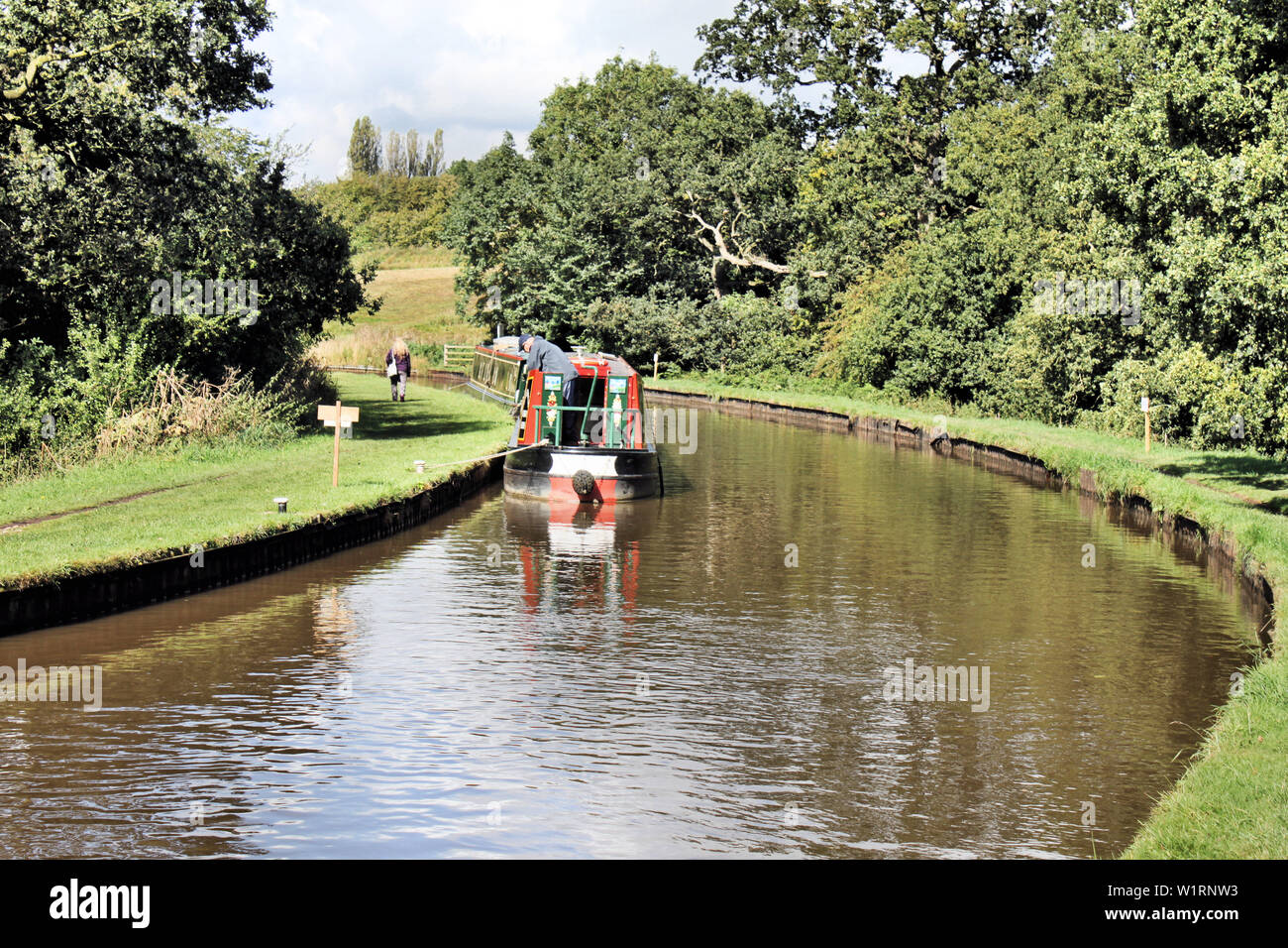 Una foto del canale vicino Whitchurch che mostra le barche Foto Stock