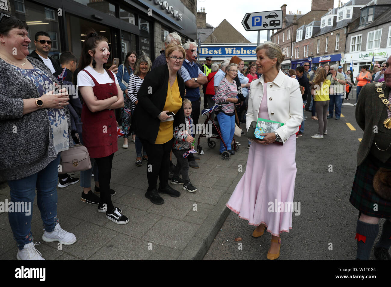 La contessa di Forfar su un aborigeno su Castle Street in Forfar. Stampa foto di associazione. Picture Data: lunedì 1 luglio 1, 2019. Prince Edward e sua moglie, Sophie ha ricevuto il titolo sul suo cinquantacinquesimo compleanno all'inizio di quest'anno. Vedere PA storia ROYAL Wessex. Foto di credito dovrebbe leggere: Andrew Milligan/PA FILO Foto Stock