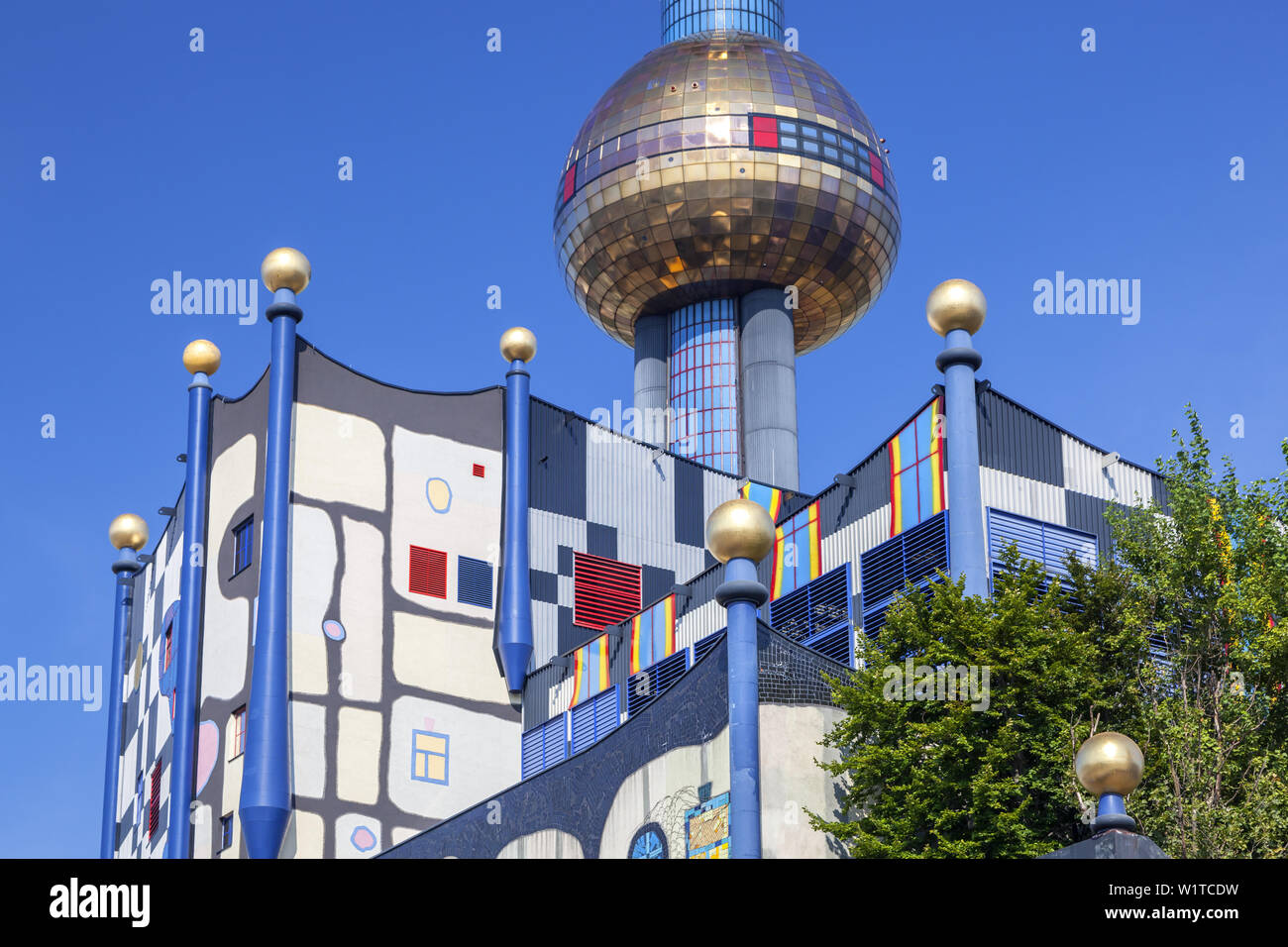Inceneritore Spittelau di Friedensreich Hundertwasser di Vienna, l'Austria orientale, Austria, Europa Foto Stock