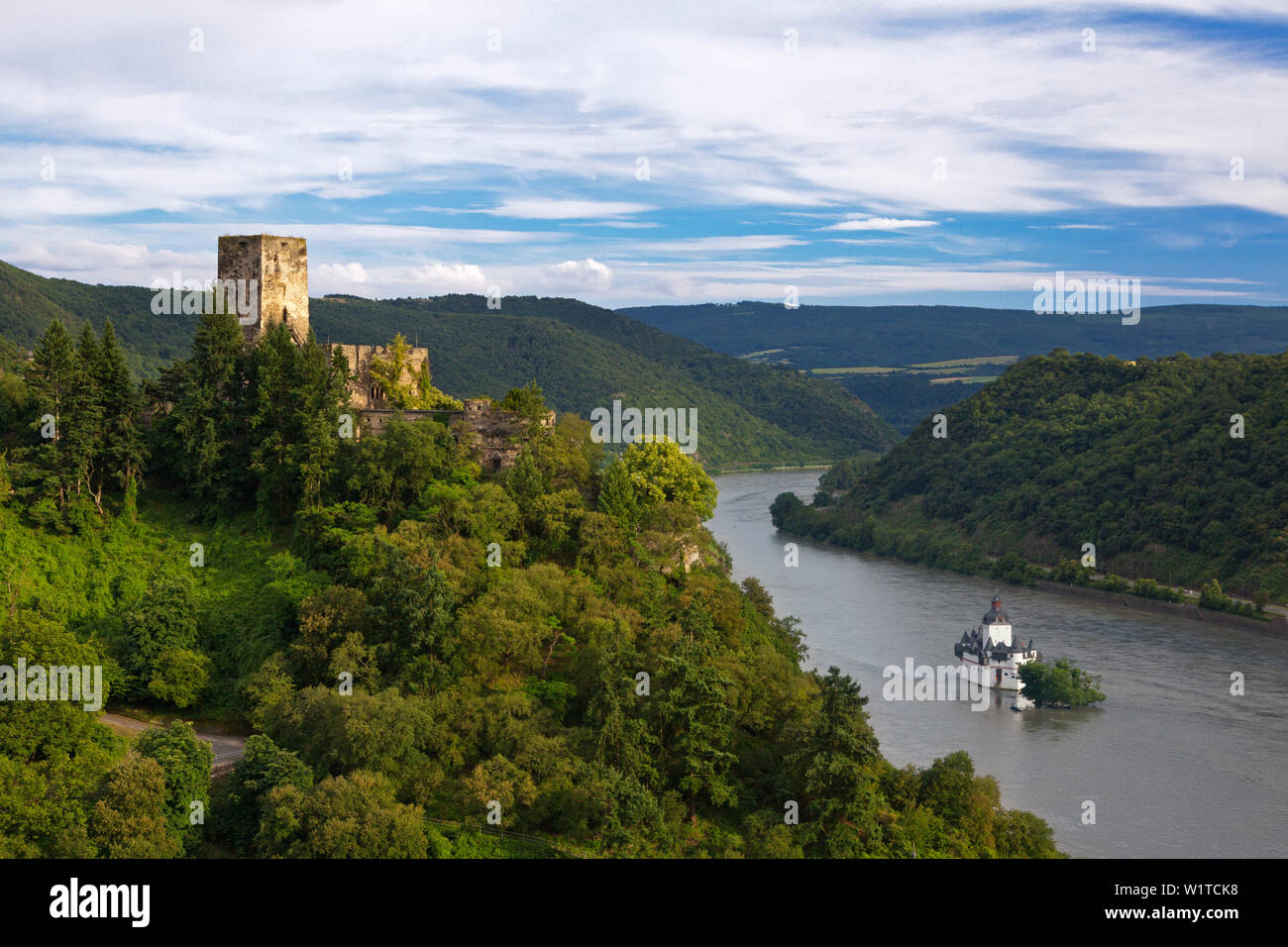 Gutenberg e il castello Pfalzgrafenstein, vicino Kaub, Reno, Renania-Palatinato, Germania Foto Stock