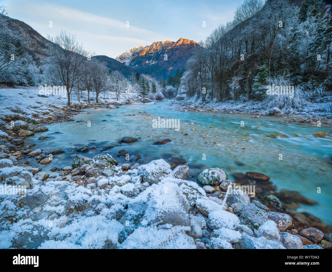 Il fiume Soca in inverno, Slovenia Foto Stock