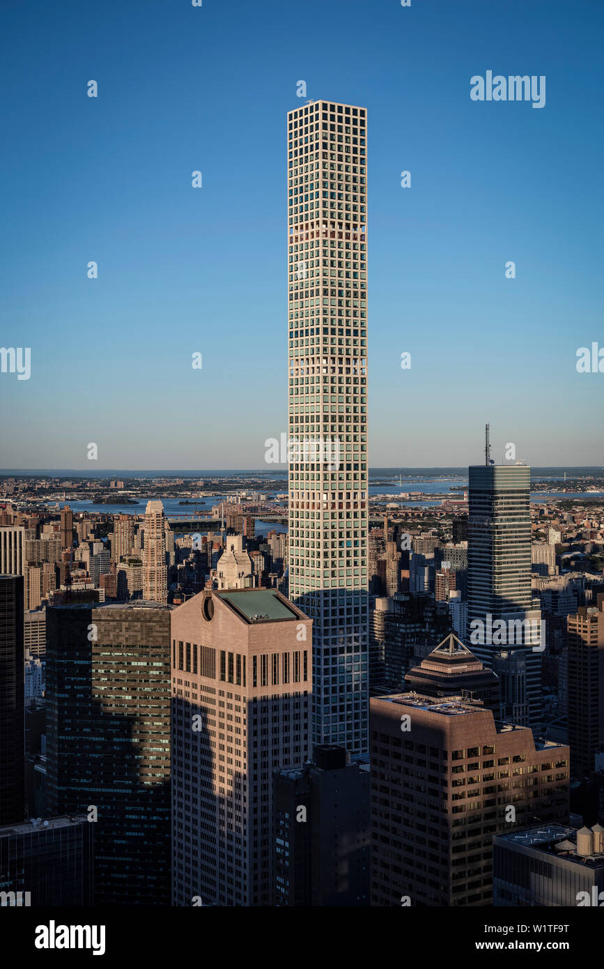 Parte superiore della roccia vista 432 Park Ave grattacielo, Rockefeller Center, Manhattan NYC, New York City, Stati Uniti d'America, USA, America del Nord Foto Stock