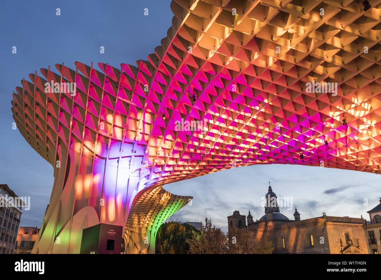 Metropol Parasol nella Plaza de la Encarnación a Siviglia, J. Mayer Hermann architetti, legato in legno con rivestimento in poliuretano, solo editoriale, Sevi Foto Stock