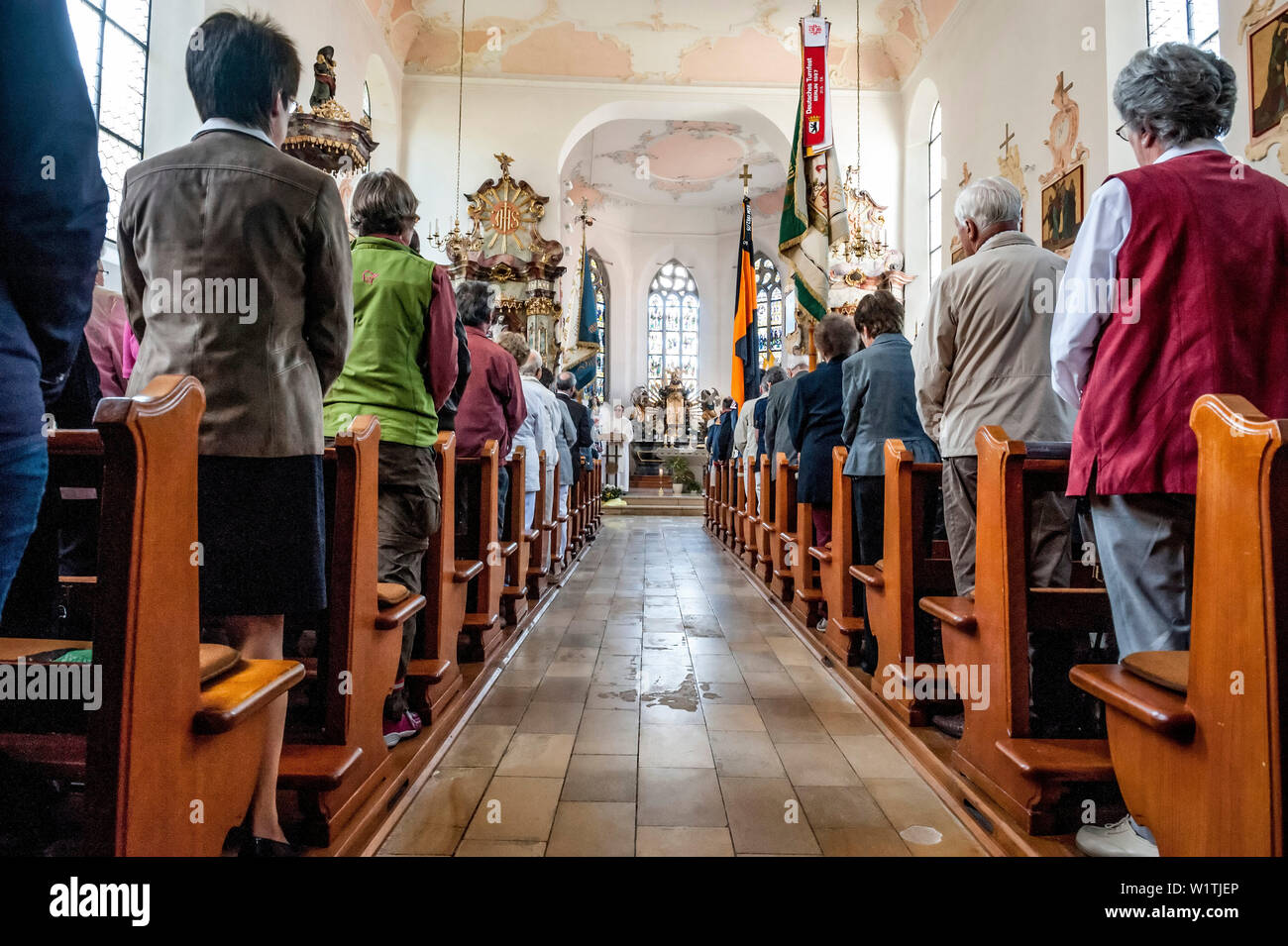 Servizio in chiesa, il culto cattolico romano, il Corpus Domini, la festa del Corpus Domini, processione, Sipplingen, Lago di Costanza, Baden-Wuerttemberg, Germania, Foto Stock
