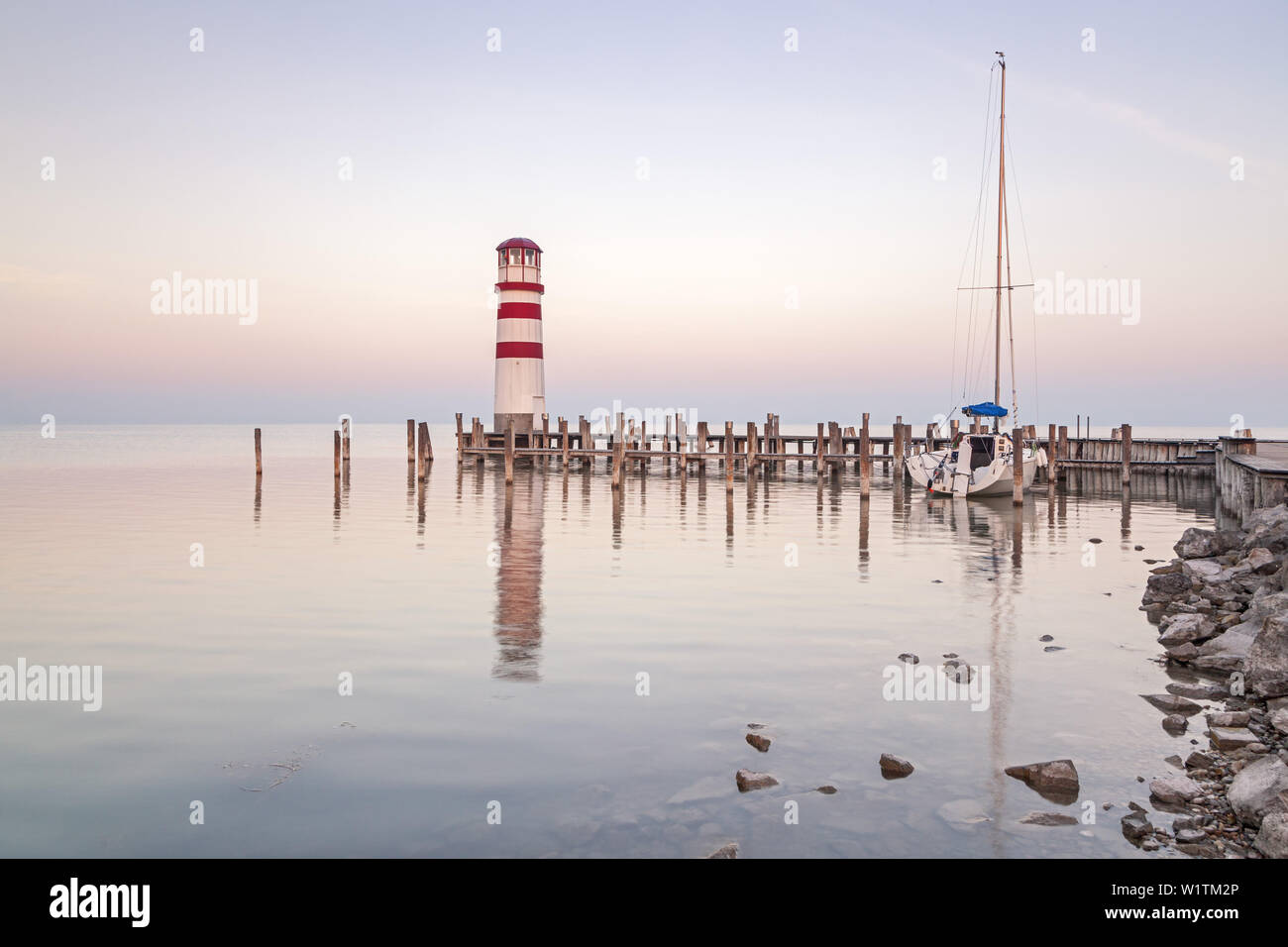 Faro Podersdorf nel lago di Neusiedl, Burgenland, Austria orientale, Austria, Europa Foto Stock