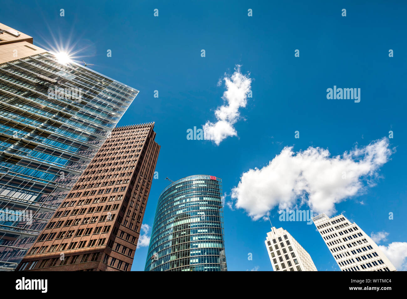 Potsdamer Platz verso il cielo, Berlino, Germania Foto Stock