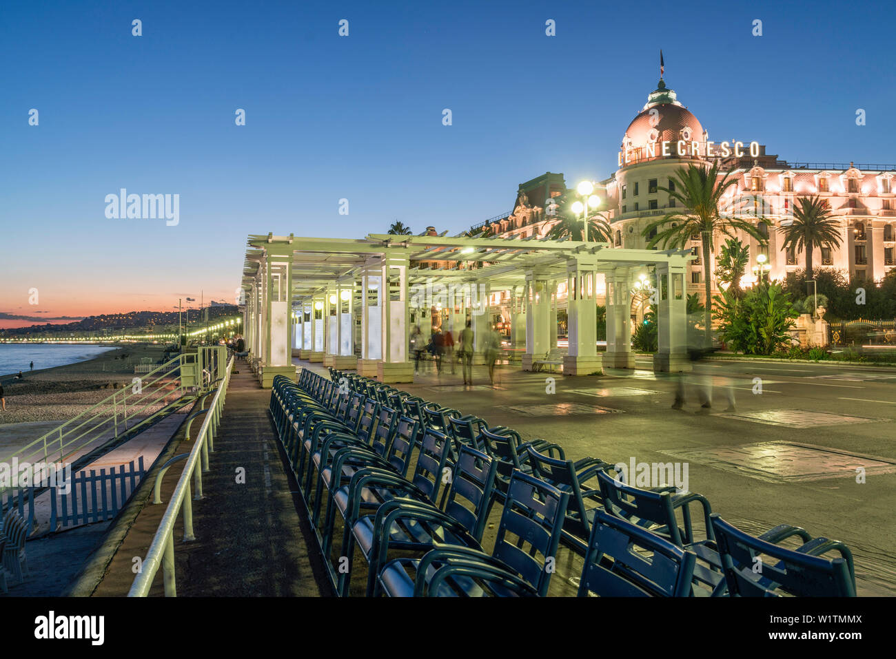 L'Hotel Negresco di notte , Promenade des Anglais, Nizza, Alpes Maritimes, in Provenza Costa Azzurra, Mediterraneo, Francia, Europa Foto Stock