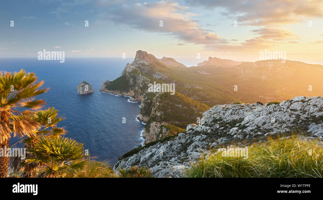 Vista della penisola di Formentor dalla Talaia d'albercutx, Maiorca, isole Baleari, Spagna Foto Stock