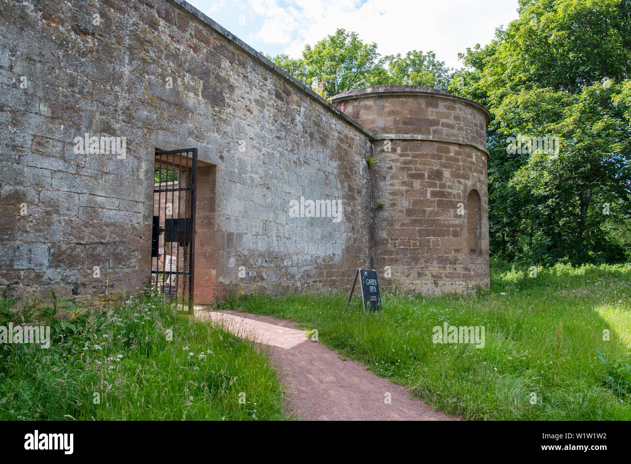 Cala Homes East, Haddington Brochure Amisfield Walled Garden Foto Stock