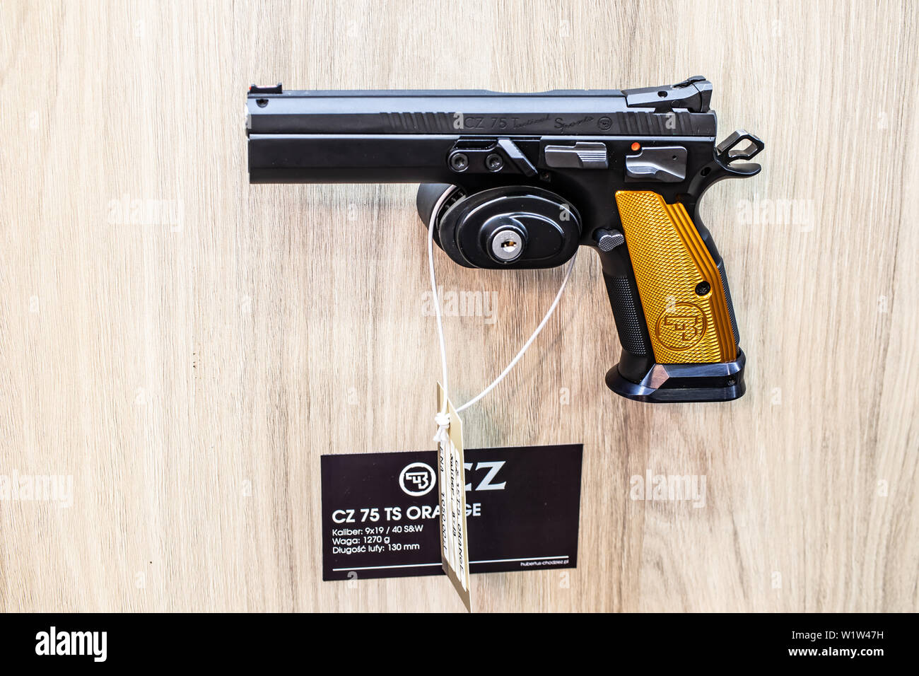 Poznan, Polonia, Feb 2019 CZ pistola semi-automatica realizzata da arma da fuoco ceca CZUB produttore in Repubblica ceca, esposizione, KNIEJE caccia fair Foto Stock