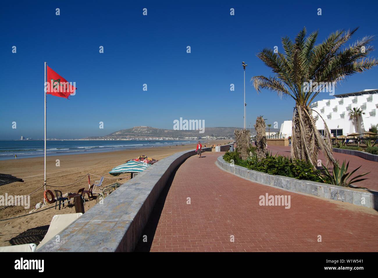 Passeggiata sulla spiaggia di Agadir, Marocco Foto Stock
