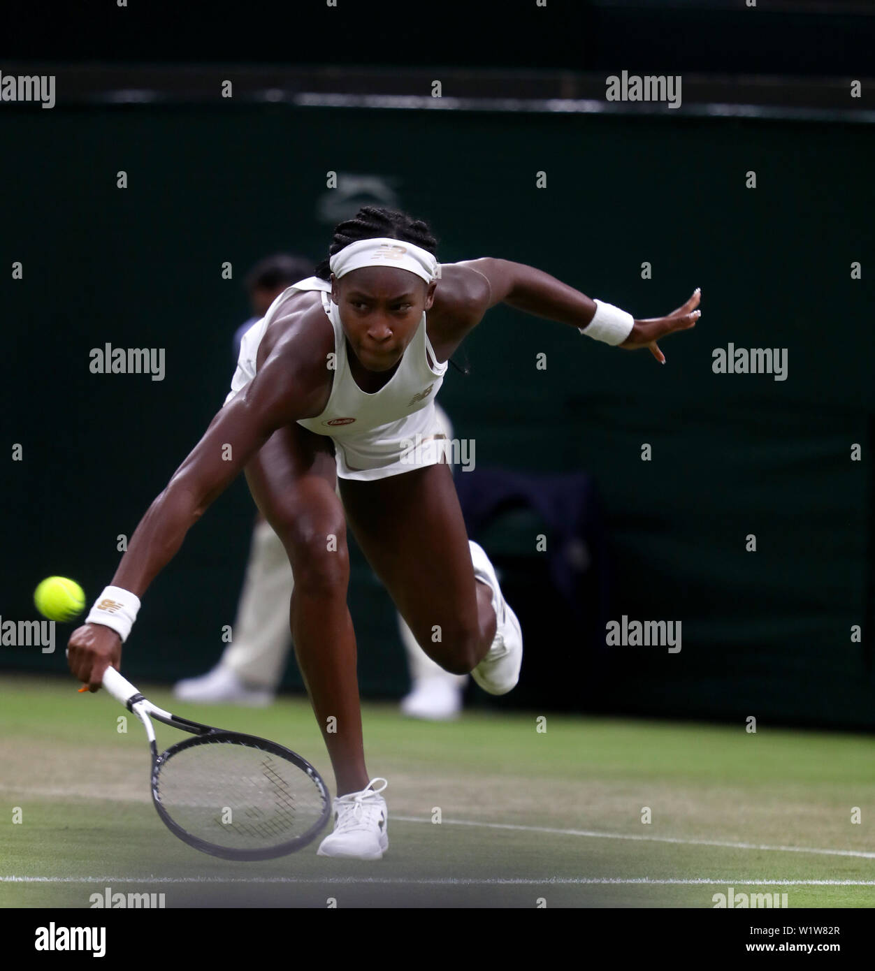 Il torneo di Wimbledon, Londra, Regno Unito. Il 3° luglio 2019. 3 Luglio 2019 - American Cori Gauff in azione durante il suo secondo giro vittoria su Magdalena RYBARIKOVA della Slovacchia oggi a Wimbledon. Gauff sconvolto il connazionale americano Venus Williams il lunedì nel primo round. Credito: Adam Stoltman/Alamy Live News Foto Stock