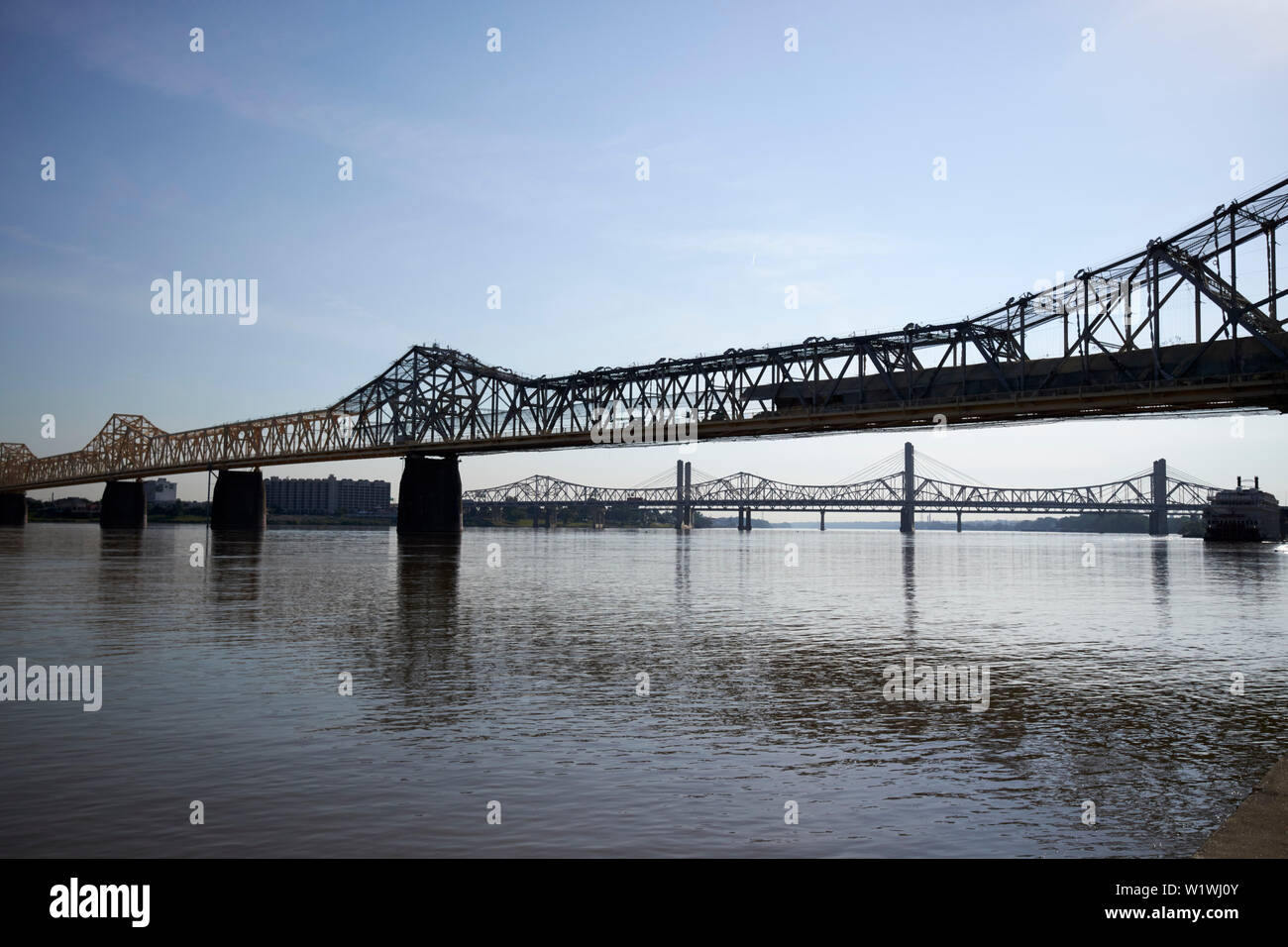 Ponti sul fiume Ohio a Louisville, Kentucky USA George Rogers Clark Memorial Bridge, Foto Stock