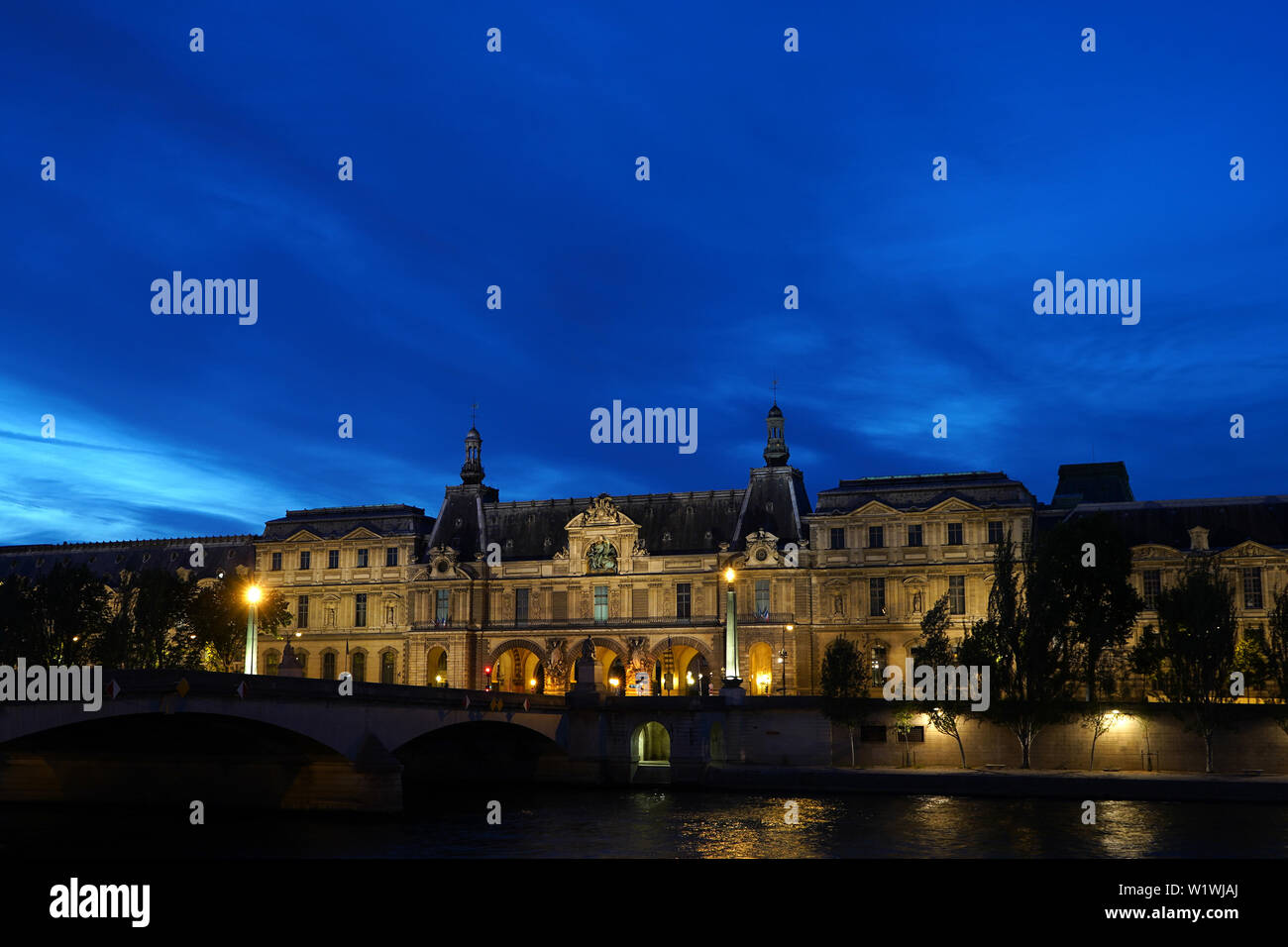 Louvre di notte 1 Foto Stock