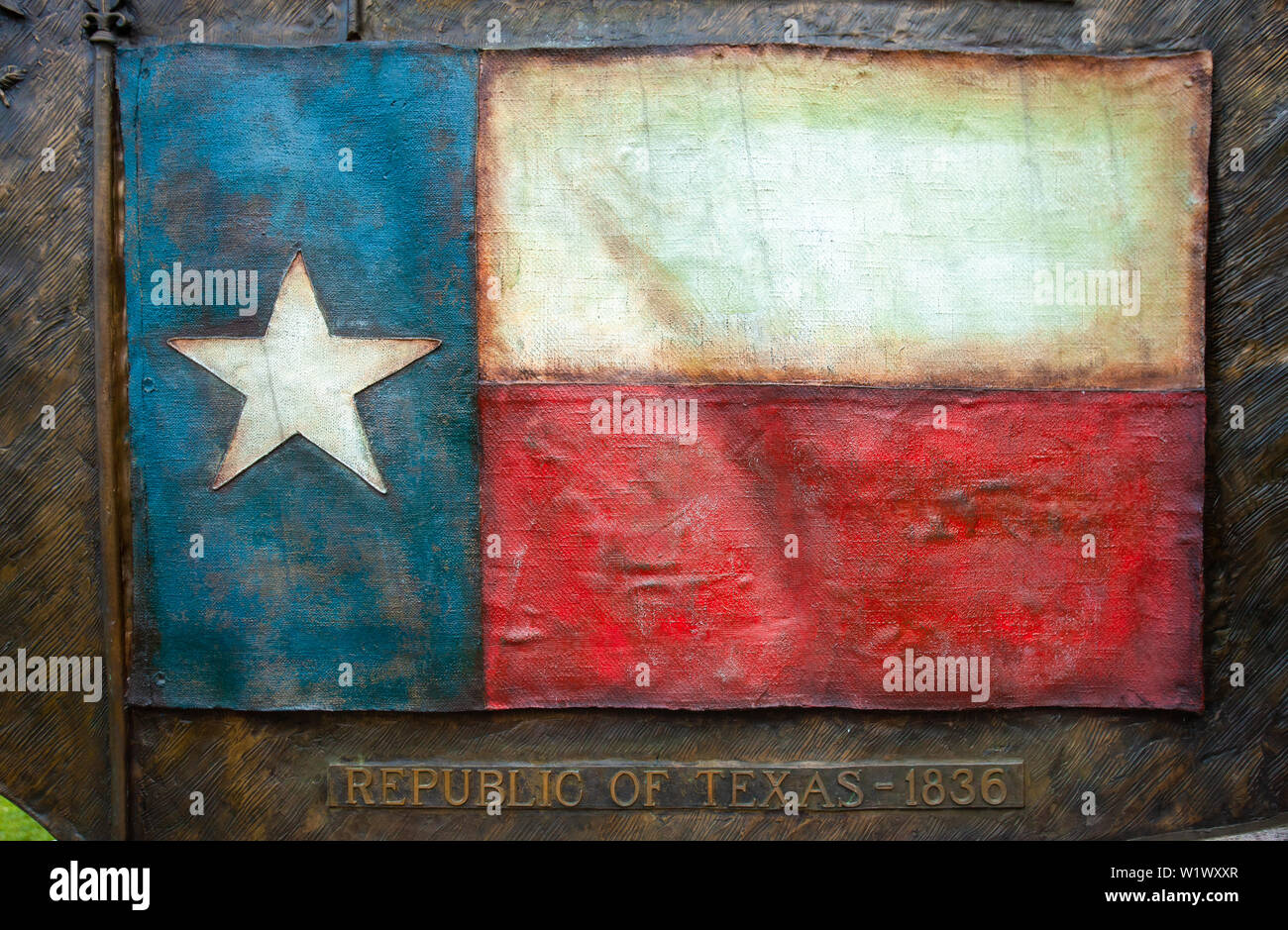 Bandiera del Texas sulla targa commemorativa con la data del 1836, quando Texas idependence dichiarata dal Messico Foto Stock