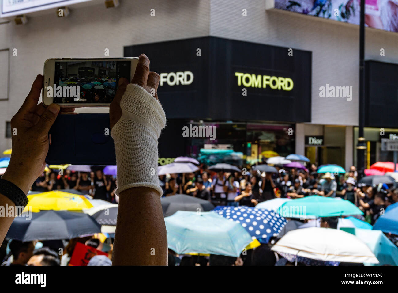 Telefono cellulare fotografo film Hong Kong protesta Foto Stock