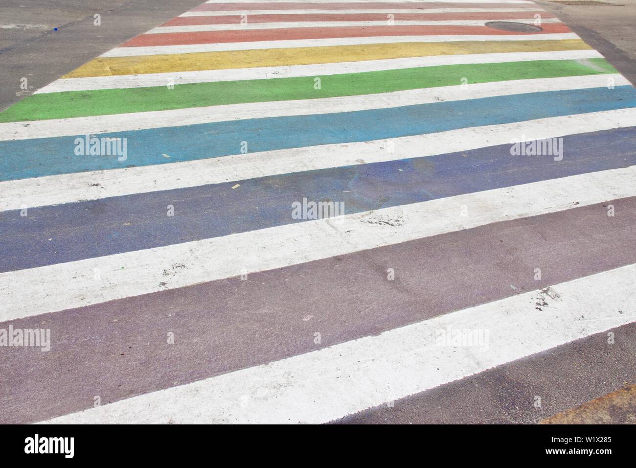 Rainbow crosswalk nel Greenwich Village di New York Foto Stock