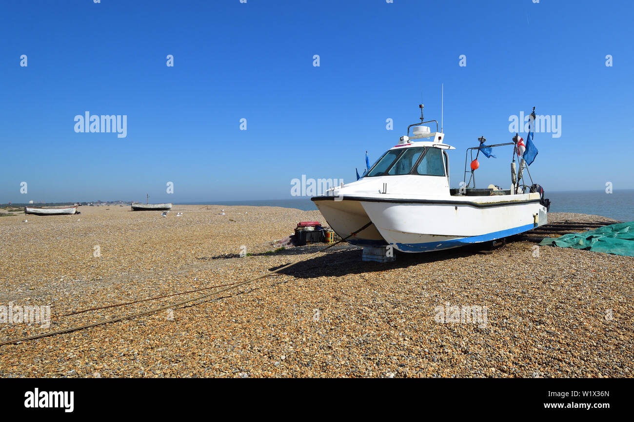 Spiaggia di Aldeburgh con barche da pesca Foto Stock
