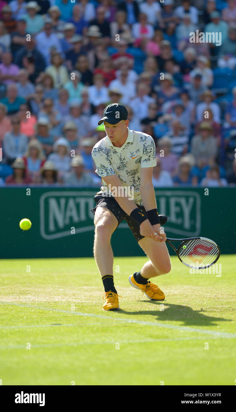 Kyle Edmund (GB) giocando sul Centre Court alla natura internazionale della valle, Devonshire Park, Eastbourne, Regno Unito. Il 27 giugno 2019 Foto Stock