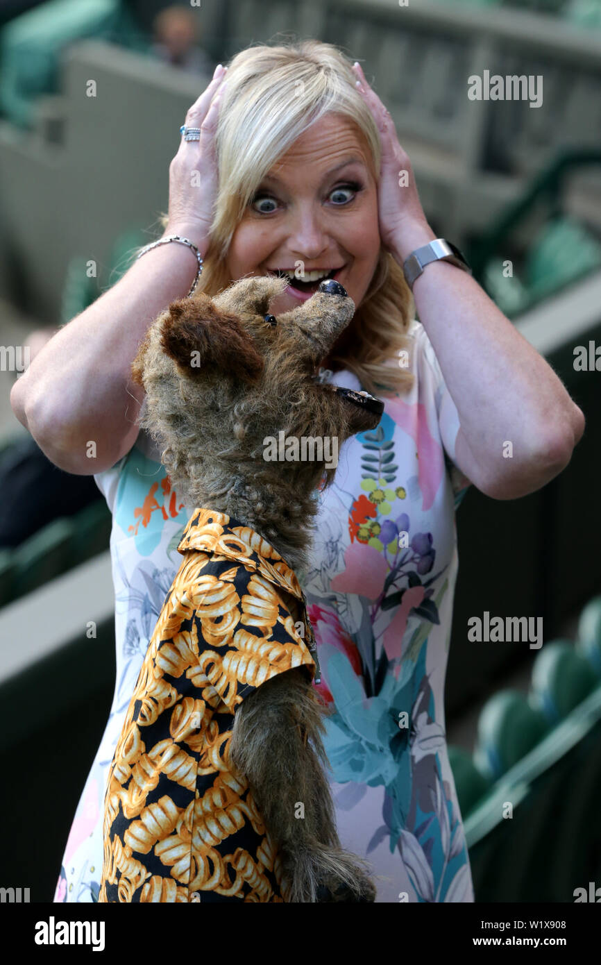 Carol Kirkwood, Hacker il cane, i campionati di Wimbledon 2019, 2019 Credit: Allstar Picture Library/Alamy Live News Foto Stock