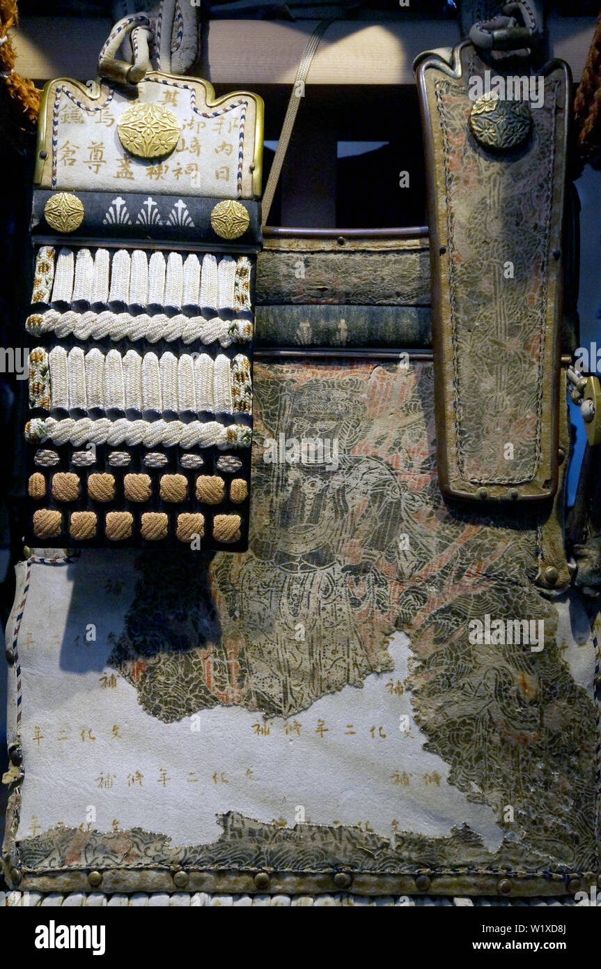 Shira Ito Odoshi no Yoroi, samurai giapponese armor set, periodo Kamakura, xiv secolo Foto Stock