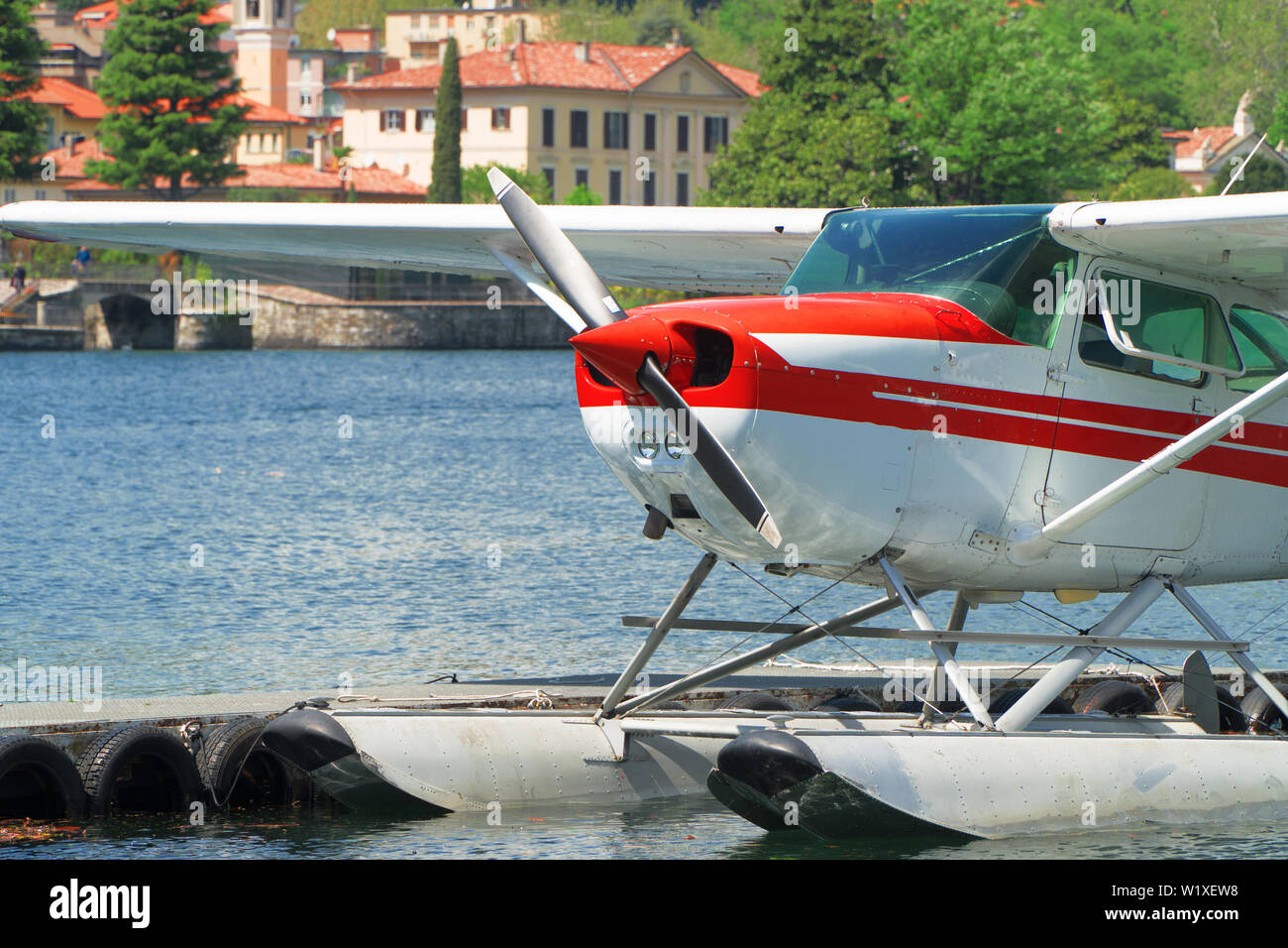 Red idrovolanti o idrovolante ormeggiato sul lago di Como. Foto Stock