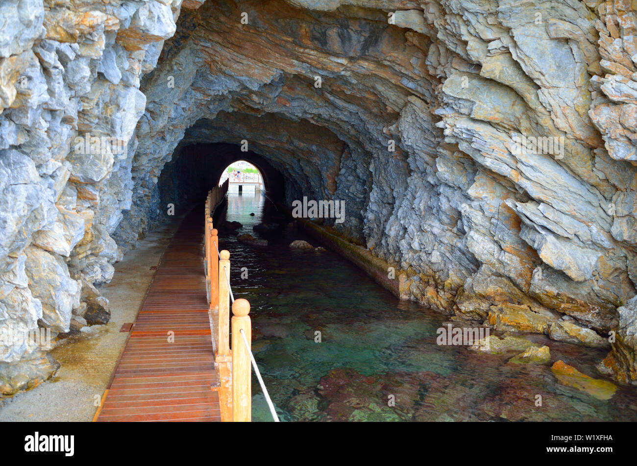 Tunnel a mare in una montagna. Turunc Terench Marmaris, Mugla Foto Stock