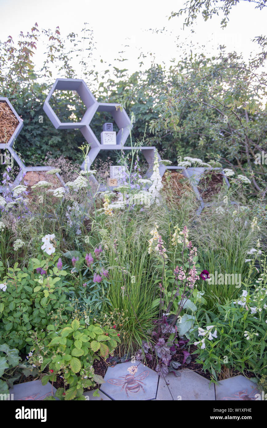 La città giardino impollinatrice fusibili di design, funzioni e della fauna selvatica-friendly valori. Essa si concentra su piante che incoraggiare impollinatori, specificamente le api. Foto Stock