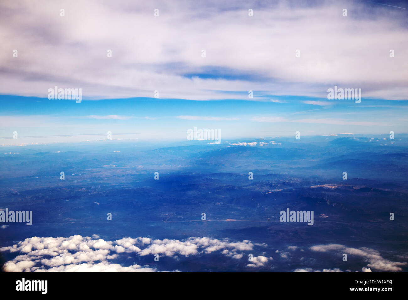 Vista di Izmir dal finestrino per aerei Foto Stock