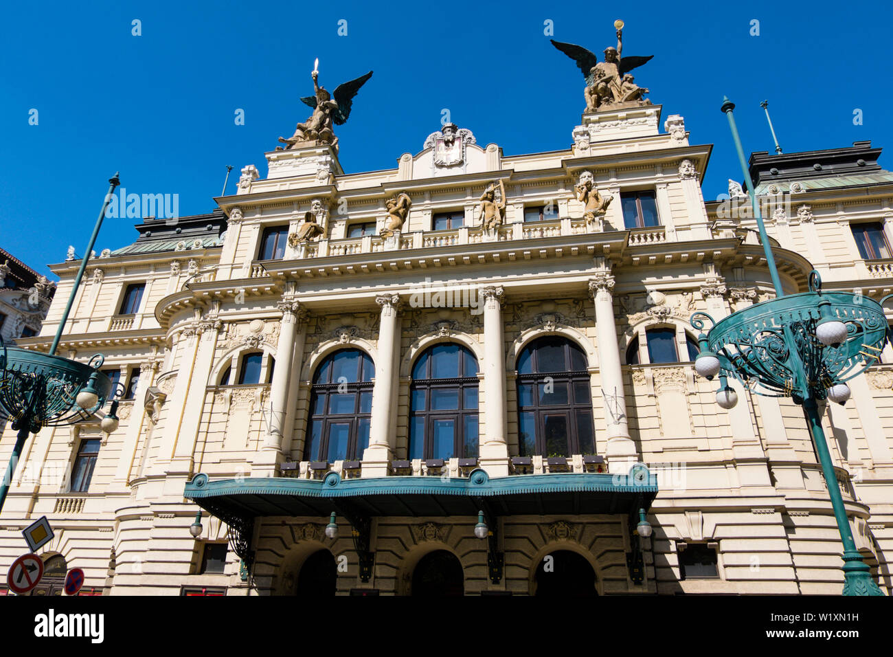 Divadlo na Vinohradech, Vinohrady Theatre, Namesti Miru, Vinohrady di Praga,  Repubblica Ceca Foto stock - Alamy