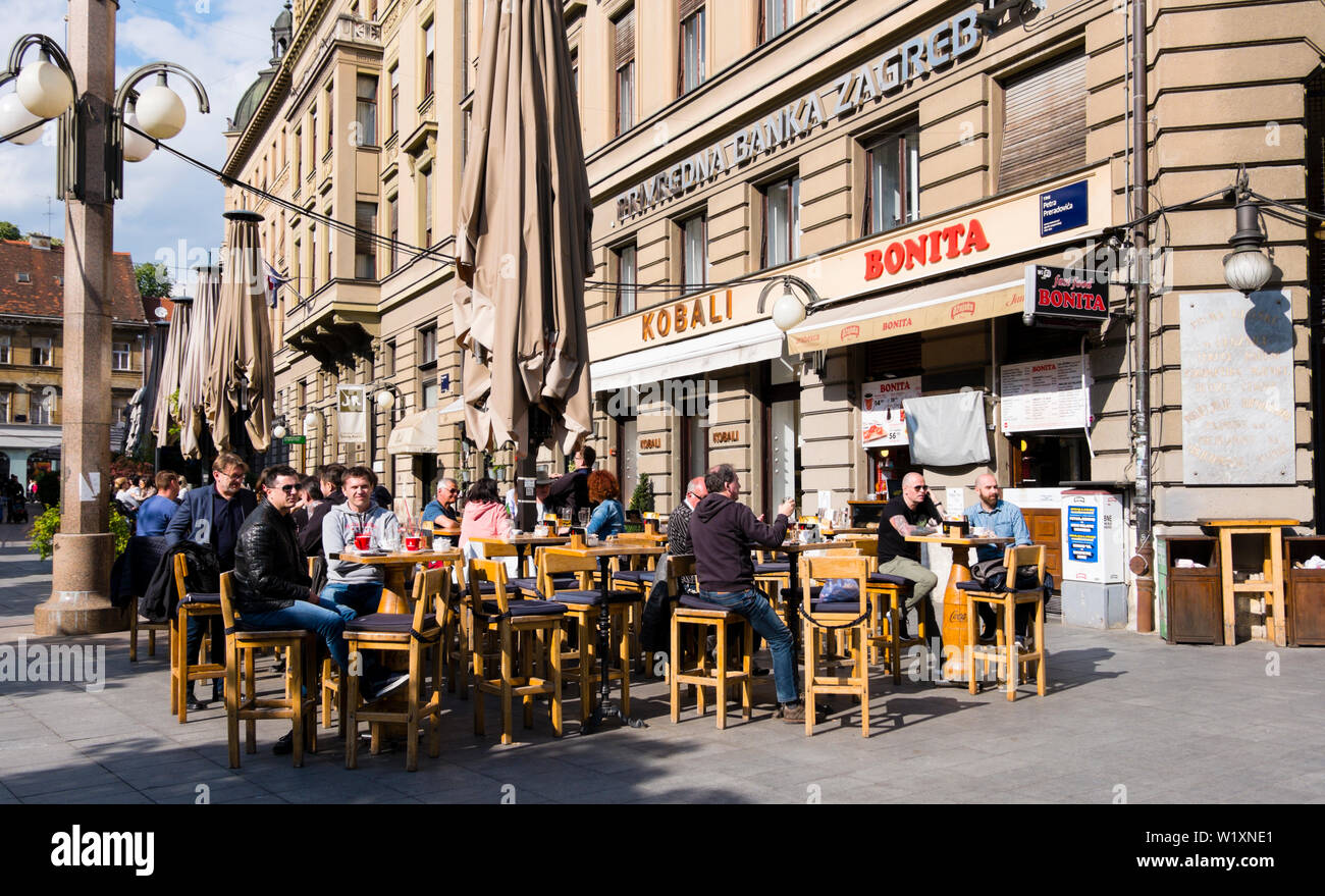 Cafe terrazza, Trg Petra Preradovica, Donji Grad Zagreb, Croazia Foto Stock