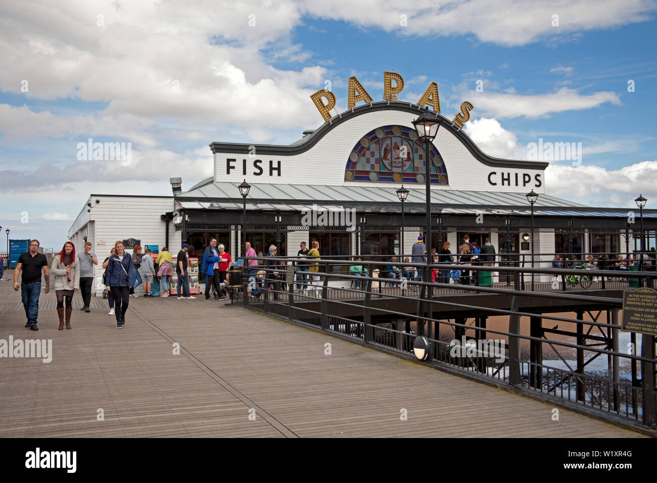 Cleethorpes, Pier e Papas pesce e patatine, North East Lincolnshire, England, Regno Unito Foto Stock