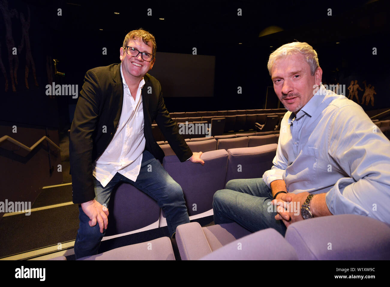 Jeremy Davis e Edward Catchpole, produttori, in Lewes Depot Cinema. Foto Stock