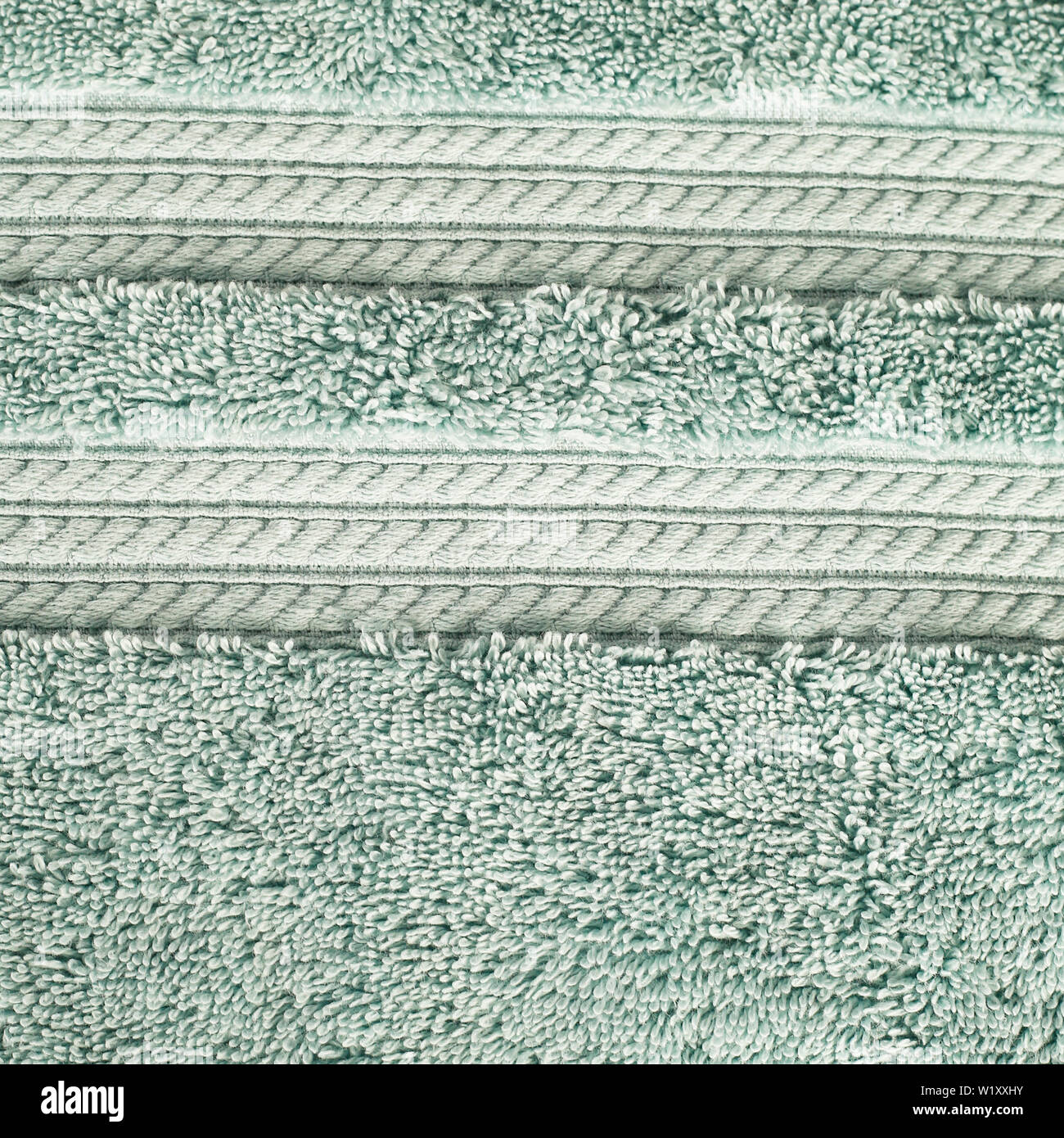 Close up di soffice cotone Terry asciugamano bianco asciugamano hotel. Spa raccolta di asciugamani Foto Stock