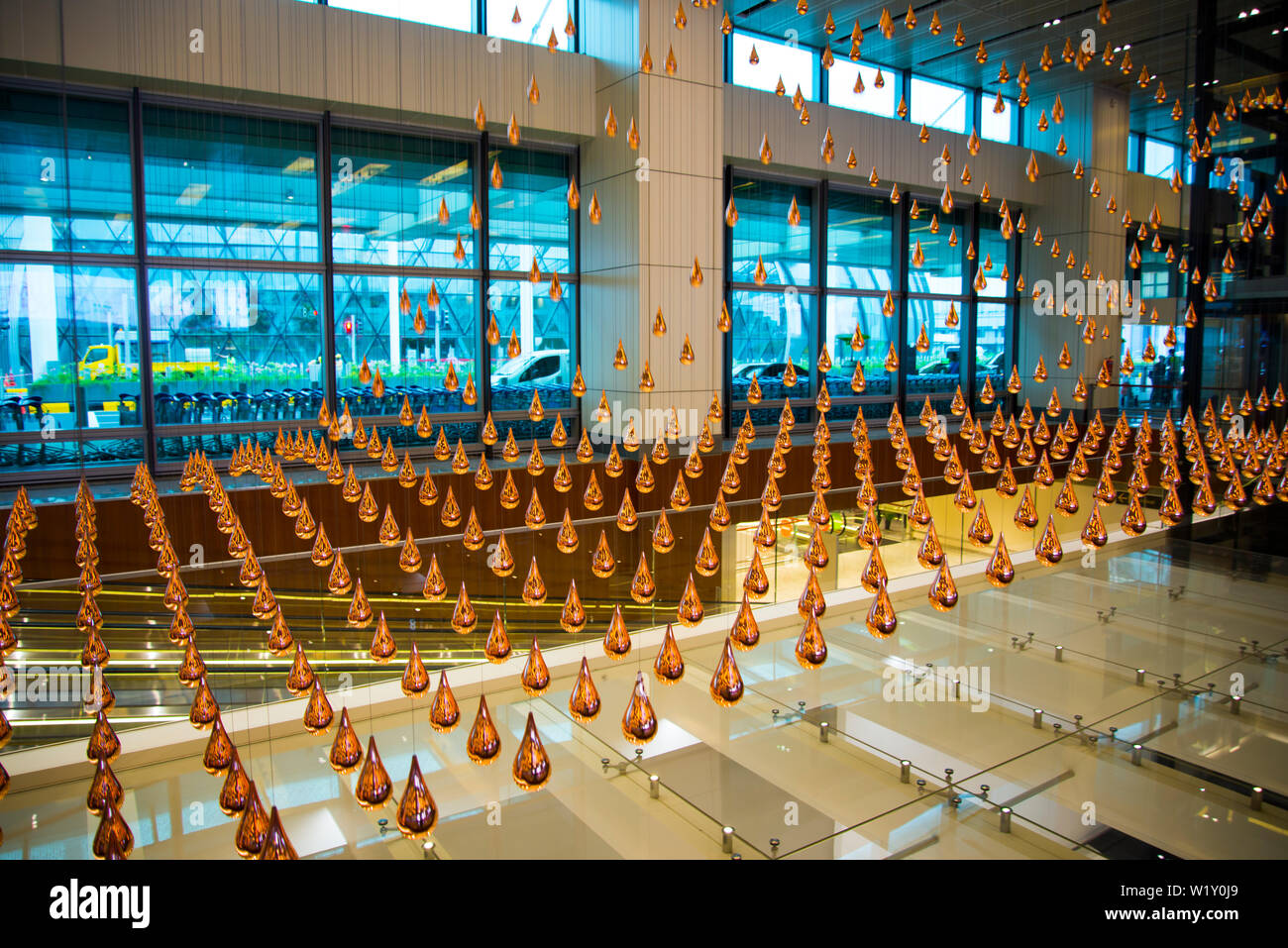 Pioggia cinetica è un movimento di scultura all'Aeroporto Changi di Singapore Foto Stock