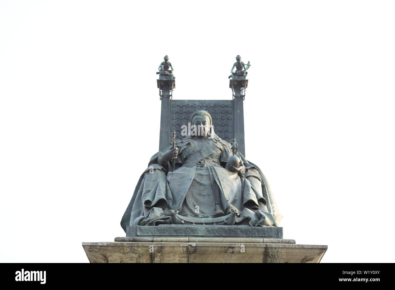 Statua della regina Victoria seduti su una sedia Foto Stock