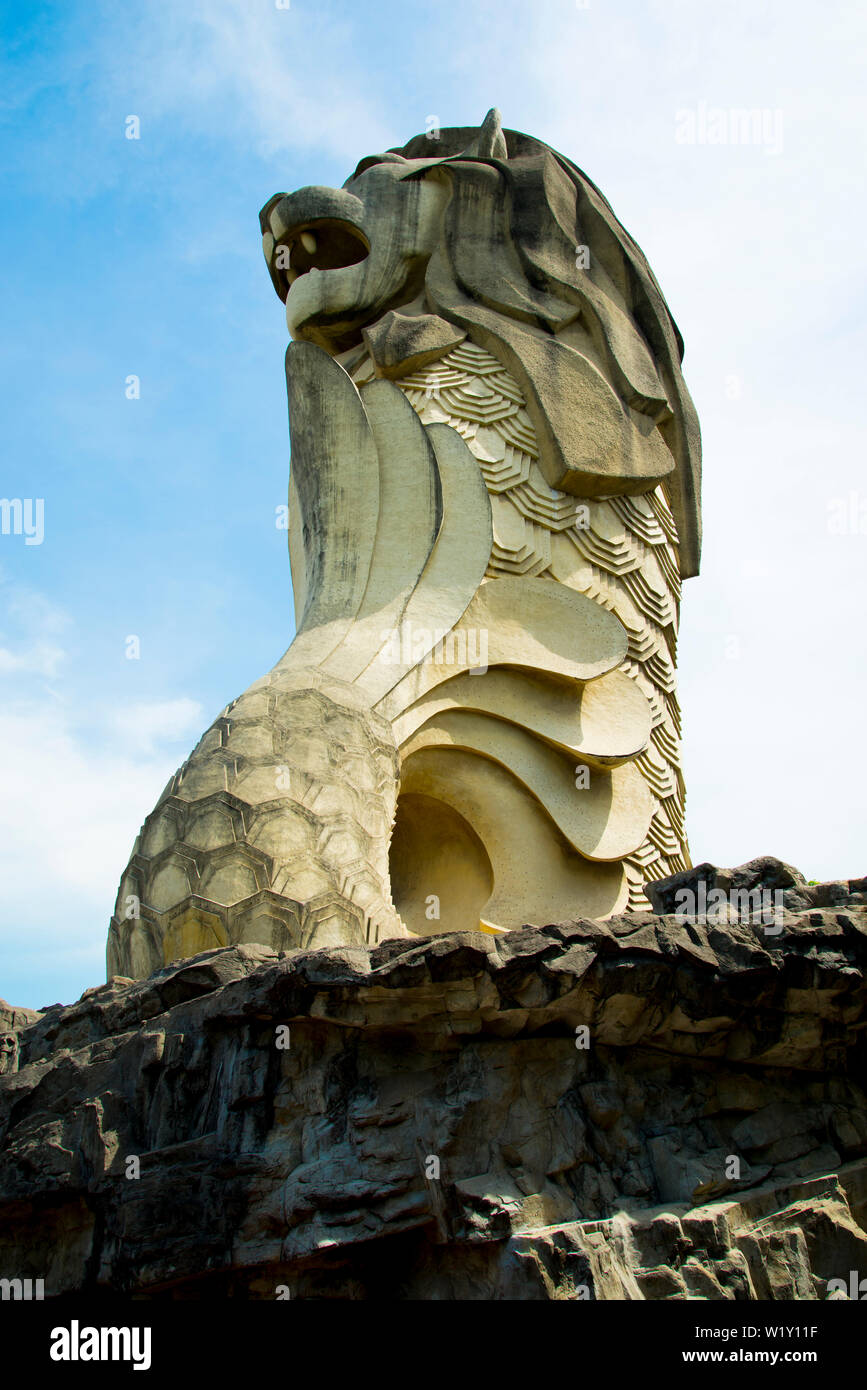 Iconica statua Merlion sull'Isola di Sentosa - Singapore Foto Stock