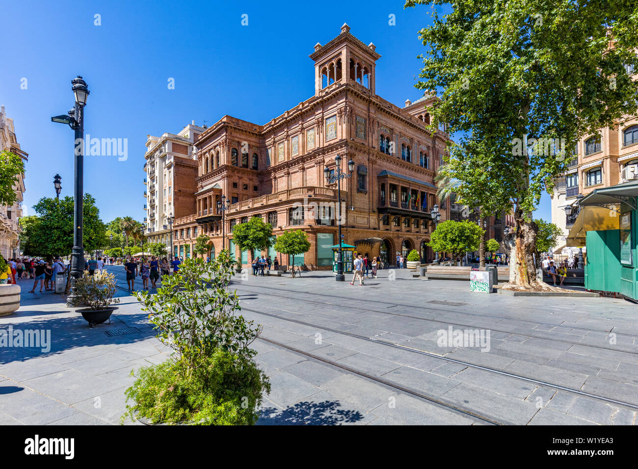 Avenida de la Constitucion nel centro storico centro di Siviglia, in Andalusia, Spagna, Europa Foto Stock