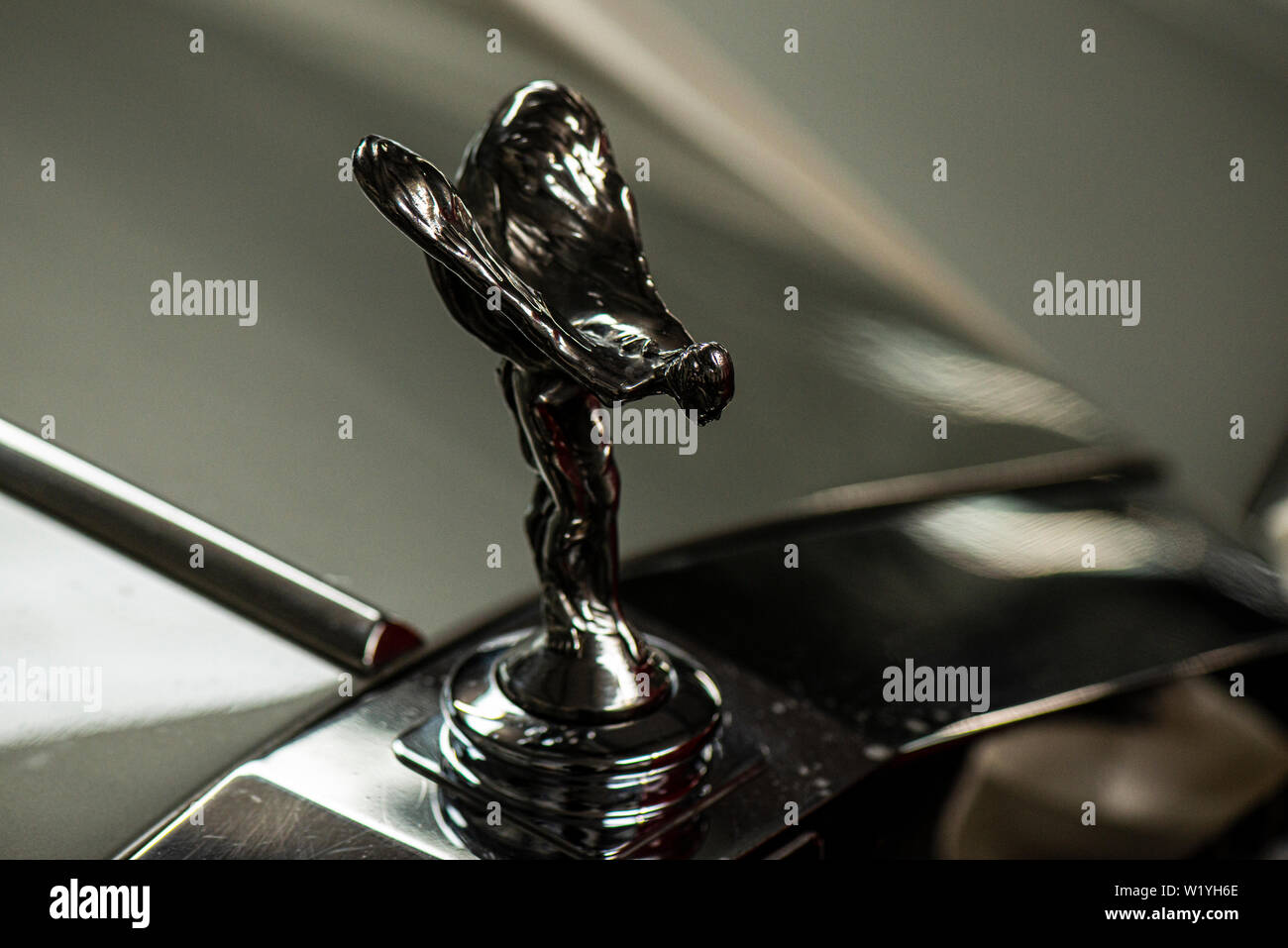 Una mascotte di auto Spirit of Ecstasy su una Rolls-Royce Foto Stock