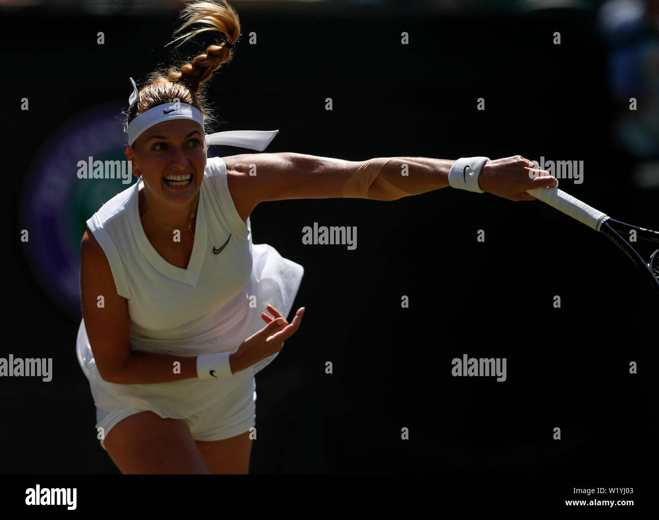 Londra, Gran Bretagna. 4 Luglio, 2019. Petra KVITOVA di Repubblica Ceca compete durante le Donne Singoli Secondo turno match con Kristina Mladenovic della Francia al 2019 Wimbledon Tennis Championships di Londra, Gran Bretagna, dal 4 luglio 2019. Credito: Han Yan/Xinhua/Alamy Live News Foto Stock