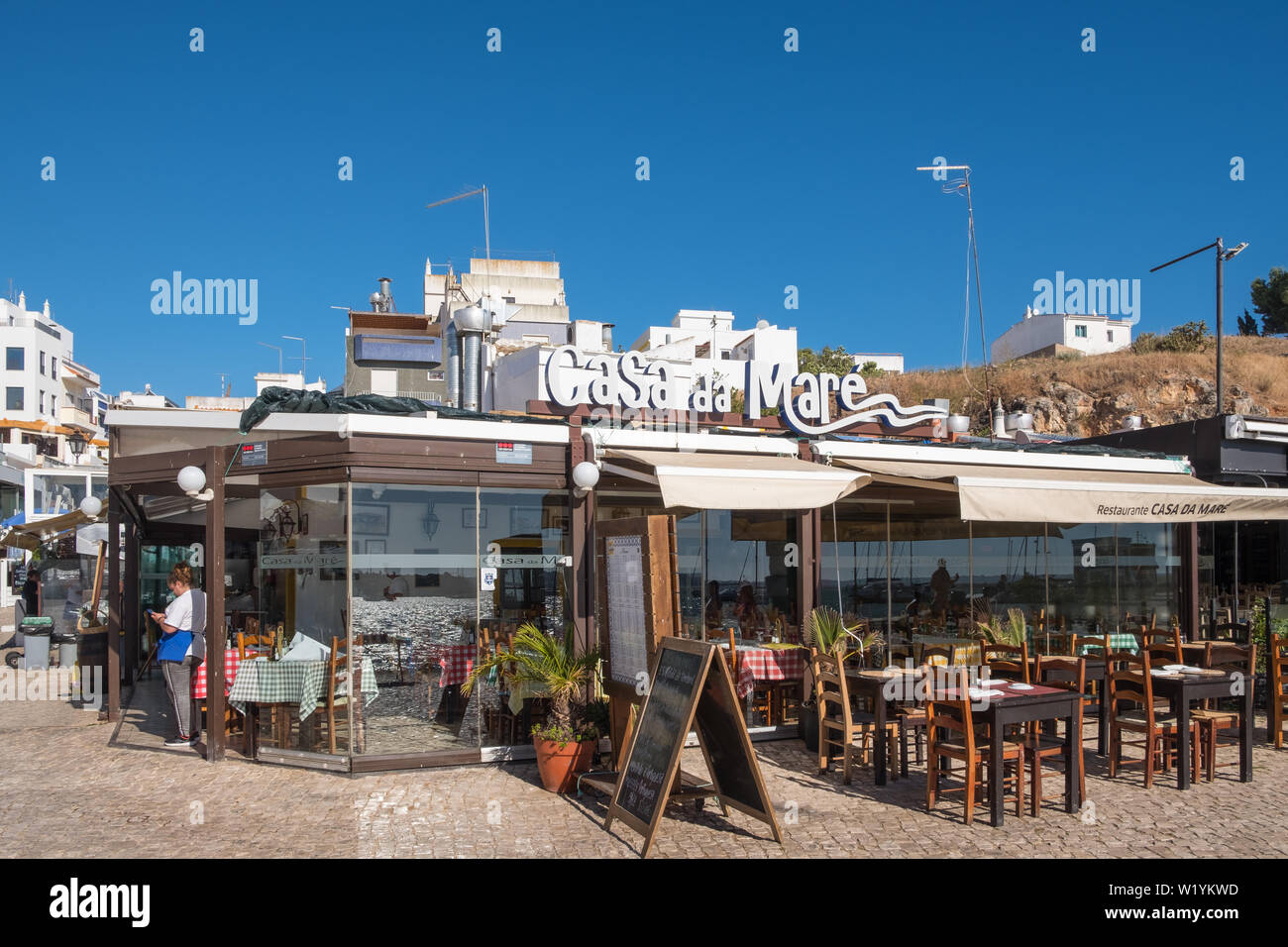 Casa da Mare a base di pesce e frutti di mare nel ristorante Alvor, Algarve, PORTOGALLO Foto Stock