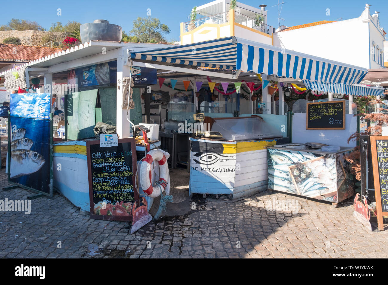 Pesce e frutti di mare ristorante in Alvor, Algarve, PORTOGALLO Foto Stock