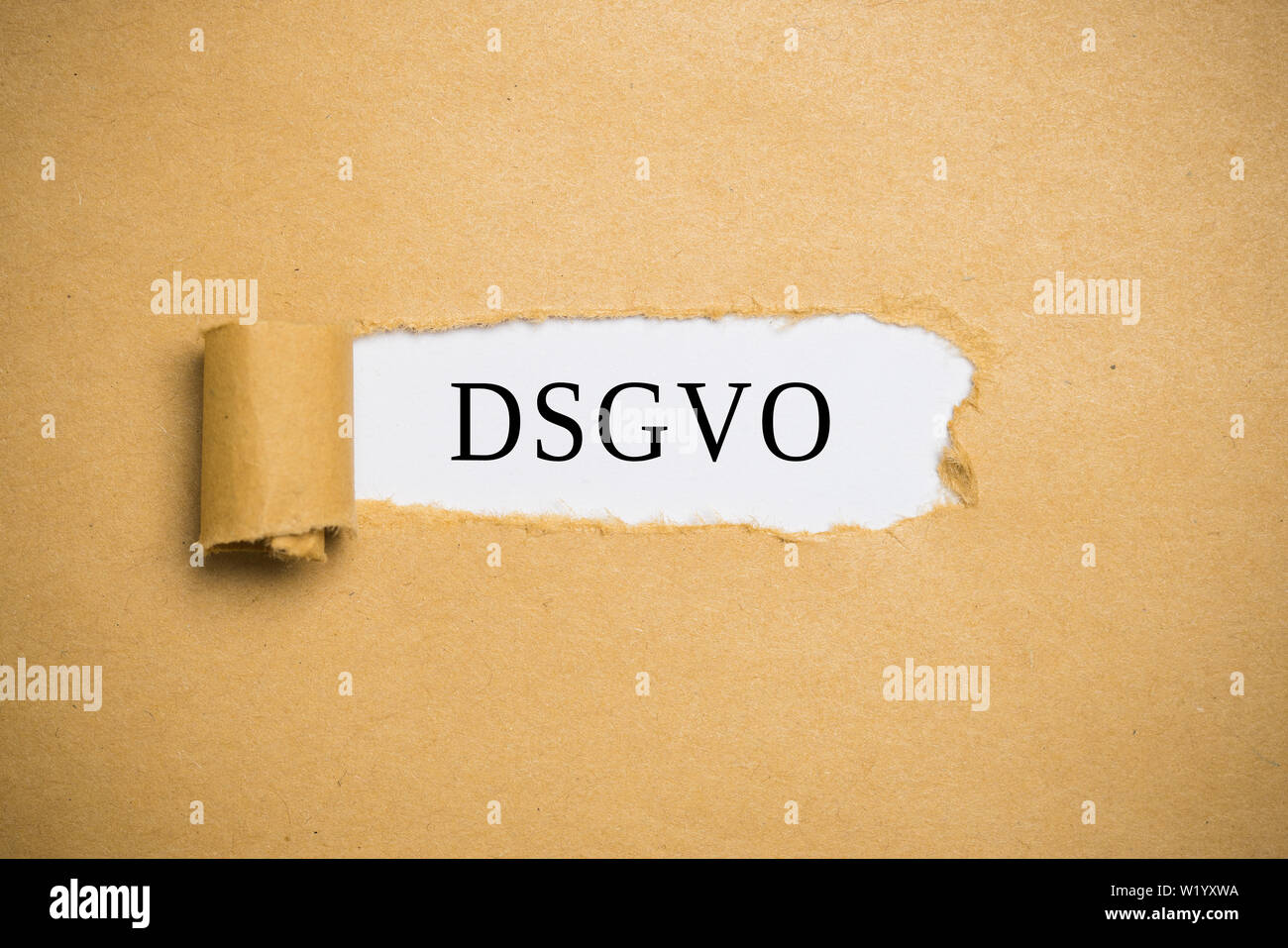 Carta strappata rivelando il tedesco abbreviazione per "il PILR' Foto Stock