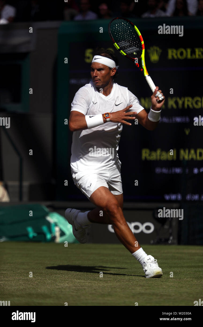 Londra, Regno Unito. 04 Luglio, 2019. Il torneo di Wimbledon, 4 luglio 2019 - Rafael Nadal durante il suo secondo round match contro Nick Kyrgios oggi a Wimbledon. Credito: Adam Stoltman/Alamy Live News Foto Stock