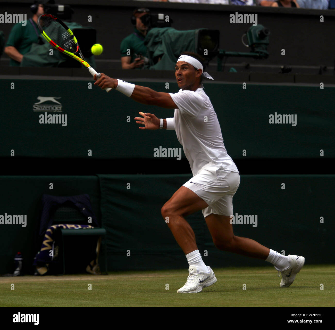 Londra, Regno Unito. 04 Luglio, 2019. Il torneo di Wimbledon, 4 luglio 2019 - Rafael Nadal durante il suo secondo round match contro Nick Kyrgios oggi a Wimbledon. Credito: Adam Stoltman/Alamy Live News Foto Stock