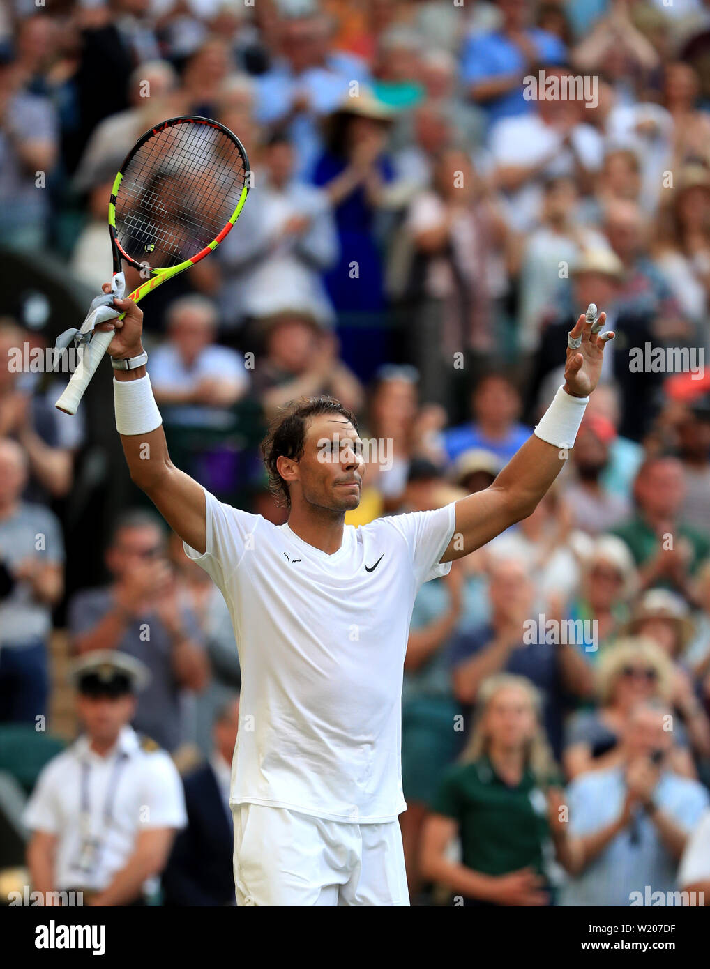 Rafael Nadal celebra la vittoria su Nick Kyrgios il giorno quattro dei campionati di Wimbledon al All England Lawn Tennis e Croquet Club, Wimbledon. Foto Stock