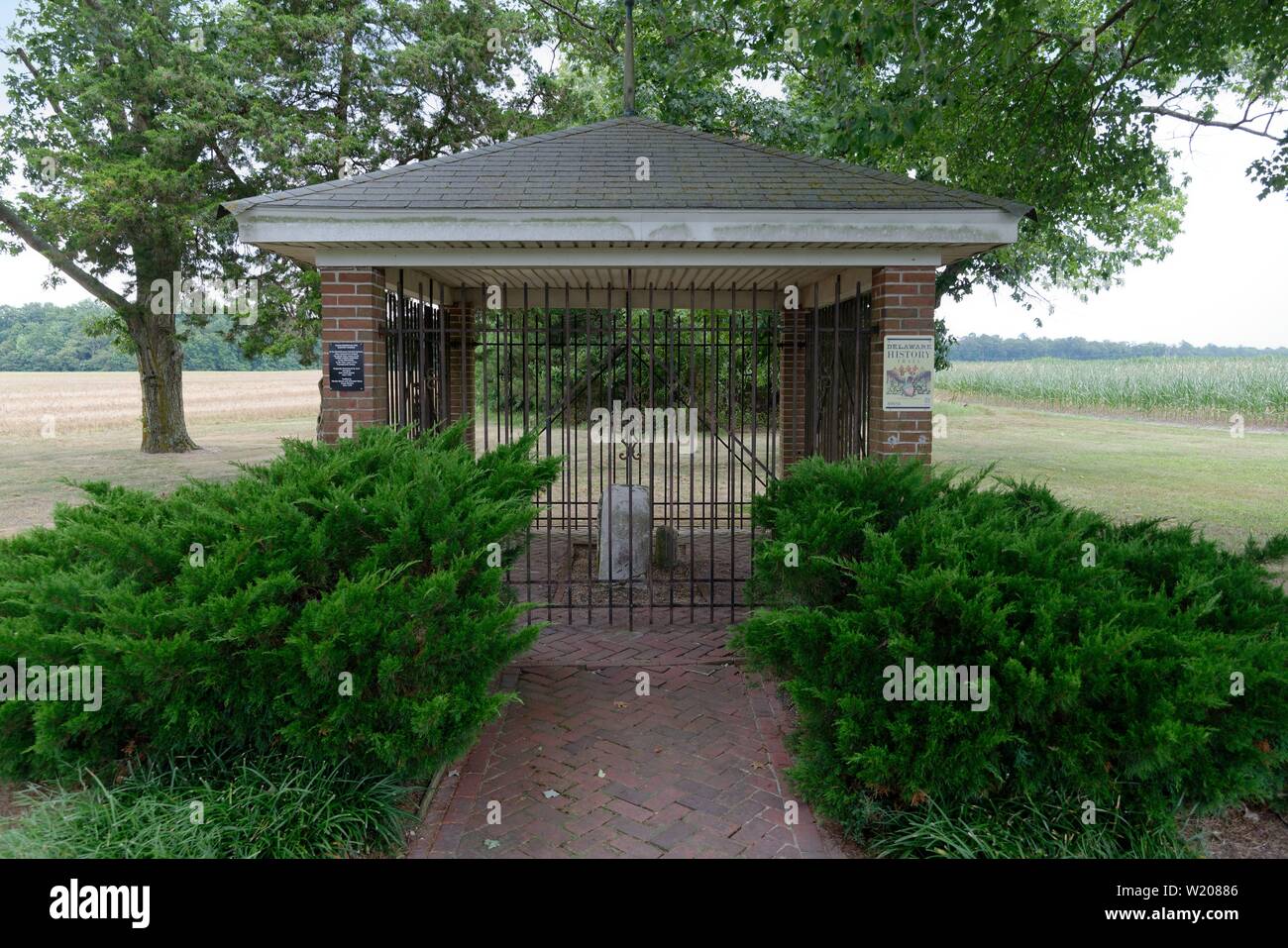 Mason Dixon Line marker centrale e di marker da due precedenti tentativi di delineare le proprietà di William Penn e signore Calvert nel 1764. Foto Stock